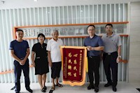 搶修污水管為民解憂，居民夸贊送錦旗